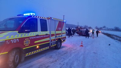 170 спецмашин розчищають дороги Тернопільщини від снігу 170 спецмашин розчищають дороги Тернопільщини від снігу