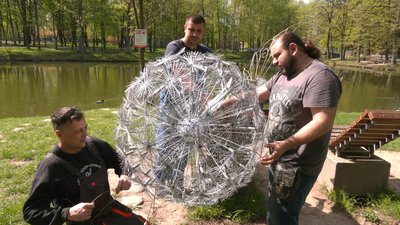 У центральному парку Івано-Франківська встановили металеві скульптури коваля з Бердянська Олександра Шапошника У центральному парку Івано-Франківська встановили металеві скульптури коваля з Бердянська Олександра Шапошника