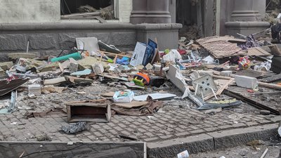 "Двох кімнат немає, стелі немає, підлоги": очевидці про нічний ракетний обстріл Запоріжжя "Двох кімнат немає, стелі немає, підлоги": очевидці про нічний ракетний обстріл Запоріжжя