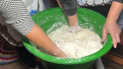 "Дай, Боже, діждати, ще й собі коровай вбірати": традиція випікання короваю на Волині "Дай, Боже, діждати, ще й собі коровай вбірати": традиція випікання короваю на Волині