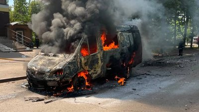 Наслідки атаки по автомобілю аварійної служби у Краматорську Донецької області