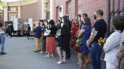 В Одесі прощаються з художником та директором музею Олександром Ройтбурдом В Одесі прощаються з художником та директором музею Олександром Ройтбурдом