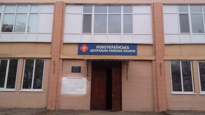 З третього поверху лікарні на Кіровоградщині випав чоловік