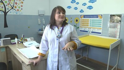 Лікарка-переселенка працює та волонтерить на Волині