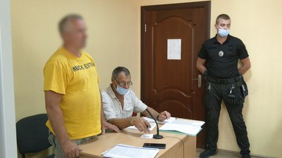 Професор медакадемії у Рівному визнає, що брав хабар. Суд призначив нічний домашній арешт