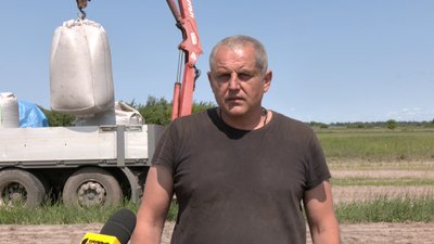 "Так і виживаємо": через дощі у господарстві на Волині лиш почали сіяти гречку — фермер Олександр Сухорський "Так і виживаємо": через дощі у господарстві на Волині лиш почали сіяти гречку — фермер Олександр Сухорський