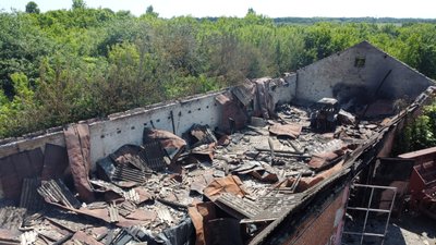 "Свист такий, і відразу лупонуло": мешканці Угроїдів на Сумщині розповіли про російський обстріл "Свист такий, і відразу лупонуло": мешканці Угроїдів на Сумщині розповіли про російський обстріл