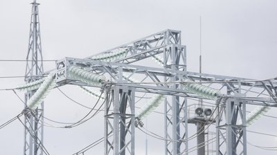 На Закарпатті відновили роботу підстанції, у яку влучила ракета