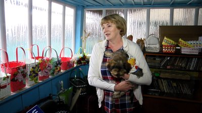 На Житомирщині Людмила Білоцька виготовляє кошики з пакувальної стрічки На Житомирщині Людмила Білоцька виготовляє кошики з пакувальної стрічки
