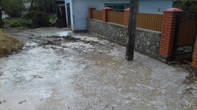 На Вінниччині рятувальники ліквідовували наслідки негоди На Вінниччині рятувальники ліквідовували наслідки негоди