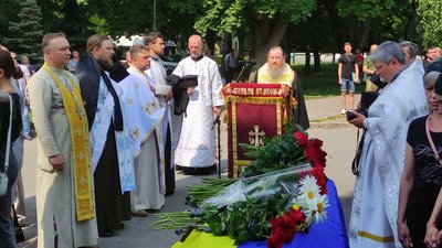 "Залишиться з нами назавжди": у Полтаві попрощалися із трьома загиблими бійцями