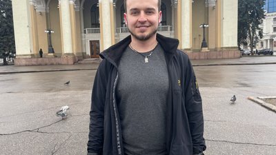 Військовий Максим "Доц" повернувся на Полтавщину після протезування ноги, яке зробив у США Військовий Максим "Доц" повернувся на Полтавщину після протезування ноги, яке зробив у США