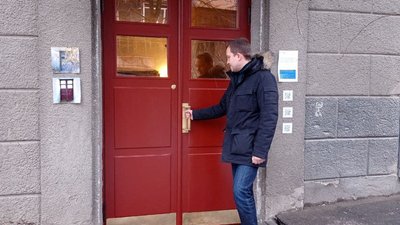 У Харкові волонтери відновили історичні двері У Харкові волонтери відновили історичні двері