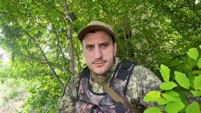 "Тато йде нас захищати". Інспектор Львівської митниці розповів про бойовий досвід "Тато йде нас захищати". Інспектор Львівської митниці розповів про бойовий досвід
