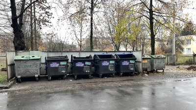 Контейнери зі сміттям