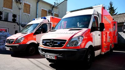 "Операційні на колесах": у Вінницю передали обладнані автомобілі з Німеччини