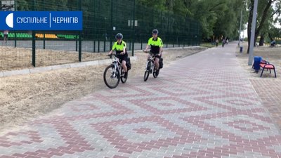 Чернігів патрулюватимуть поліцейські на велосипедах. Репортаж