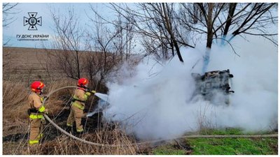 На Дніпропетровщині автомобіль врізався в дерево, загинув водій
