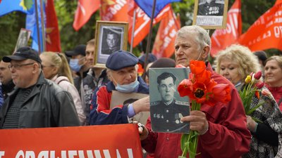 Меморіал Слави у Харкові вранці 9 травня відвідали 6 тисяч людей — поліція Меморіал Слави у Харкові вранці 9 травня відвідали 6 тисяч людей — поліція