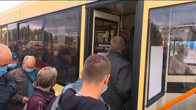 Пенсіонерів та школярів у Сумах залишили без пільг у транспорті в години пік Пенсіонерів та школярів у Сумах залишили без пільг у транспорті в години пік