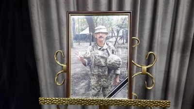У Хмельницькому попрощались з воїнами Андрієм Войноловичем та Сергієм Кіндзерським У Хмельницькому попрощались з воїнами Андрієм Войноловичем та Сергієм Кіндзерським