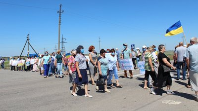Як і обіцяли.На Херсонщині жителі вдруге перекрили дорогу на курортний Генічеськ Як і обіцяли.На Херсонщині жителі вдруге перекрили дорогу на курортний Генічеськ