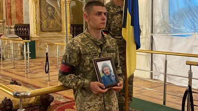 У Луцьку попрощалися з загиблим військовим Віталієм Степанишеним У Луцьку попрощалися з загиблим військовим Віталієм Степанишеним