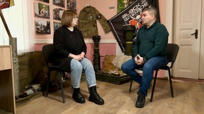 Кореспондентка Богдана Савицька і волонтер Володимир Голоднюк