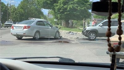 У Херсоні сталася ДТП за участі трьох автомобілів У Херсоні сталася ДТП за участі трьох автомобілів