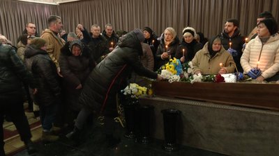"Він був легендою": у Хмельницькому попрощалися із 22-річним "азовцем" Владиславом Сидорчуком "Він був легендою": у Хмельницькому попрощалися із 22-річним "азовцем" Владиславом Сидорчуком