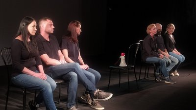 "Лишатися (не) можна...". Херсонський театр презентував у Миколаєві виставу "Лишатися (не) можна...". Херсонський театр презентував у Миколаєві виставу