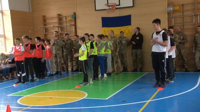 "Веселі старти" з військовими влаштували в одній зі шкіл Черкас