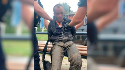 У Чернігові затримали чоловіка, який влаштував погром в аптеці та кидався на людей з лопатою