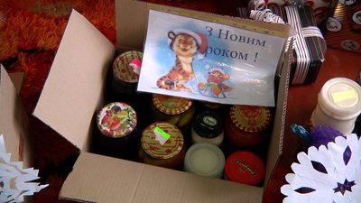 На Житомирщині учні Райківської гімназії передали продукти харчування бездомним На Житомирщині учні Райківської гімназії передали продукти харчування бездомним