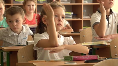 У Черкаській школі №10 першокласники без одномісних парт та частини наочного матеріалу У Черкаській школі №10 першокласники без одномісних парт та частини наочного матеріалу
