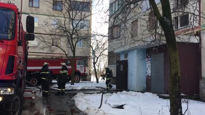 У Харкові в пожежі загинула літня жінка: в її квартирі горіли свічки