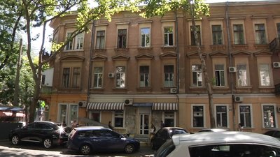 У центрі Одеси знайшли третю столітню рекламну вивіску У центрі Одеси знайшли третю столітню рекламну вивіску