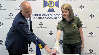 В Ужгороді погасили марку присвячену спецпризначенцям СБУ В Ужгороді погасили марку присвячену спецпризначенцям СБУ