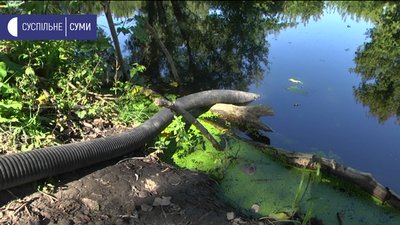 Мешканці села на Сумщині скаржаться, що будівельники безконтрольно набирають воду з річки Мешканці села на Сумщині скаржаться, що будівельники безконтрольно набирають воду з річки