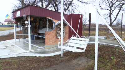 На Вінниччині сільську зупинку перетворили на музей старожитностей На Вінниччині сільську зупинку перетворили на музей старожитностей