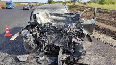 Виїхав на зустрічну смугу: в аварії під Харковом травмувалися троє, один з них помер у лікарні Виїхав на зустрічну смугу: в аварії під Харковом травмувалися троє, один з них помер у лікарні