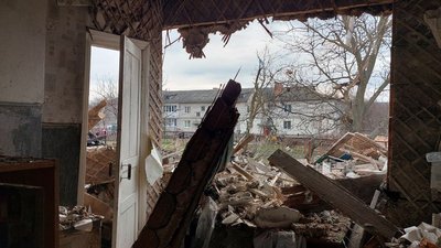 Військові РФ здійснили авіаудар по Білопіллю керованою авіаційною бомбою Військові РФ здійснили авіаудар по Білопіллю керованою авіаційною бомбою