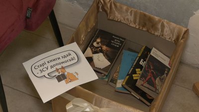 Збирають російські книжки: черкаські волонтери монетизують макулатуру на потреби ЗСУ