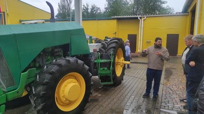 Модернізований трактор John Deere
