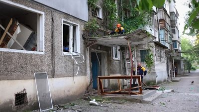 Під'їзд багатоповерхового будинку, який планують демонтувати після вибуху газу