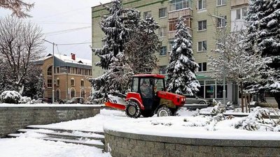 Снігопад, прибирання, техніка, піщано-сольова суміш, дороги, тротуари, розчищення Снігопад, прибирання, техніка, піщано-сольова суміш, дороги, тротуари, розчищення