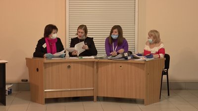 У Полтавській міській ТВК перевіряють протоколи з підрахунку голосів