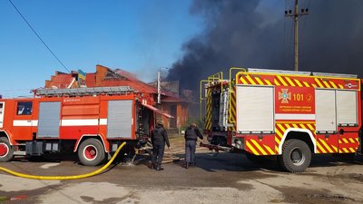 У селі під Харковом від обстрілів РФ спалахнули сім пожеж