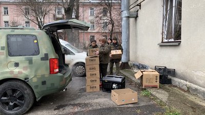 Українці в Америці передали тернопільським волонтерам два позашляховики для бійців Українці в Америці передали тернопільським волонтерам два позашляховики для бійців