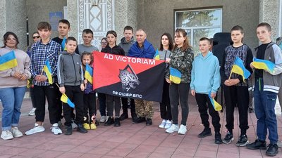 Понад два роки був у полоні: у Піщанці на Вінниччині зустріли звільненого бійця Понад два роки був у полоні: у Піщанці на Вінниччині зустріли звільненого бійця